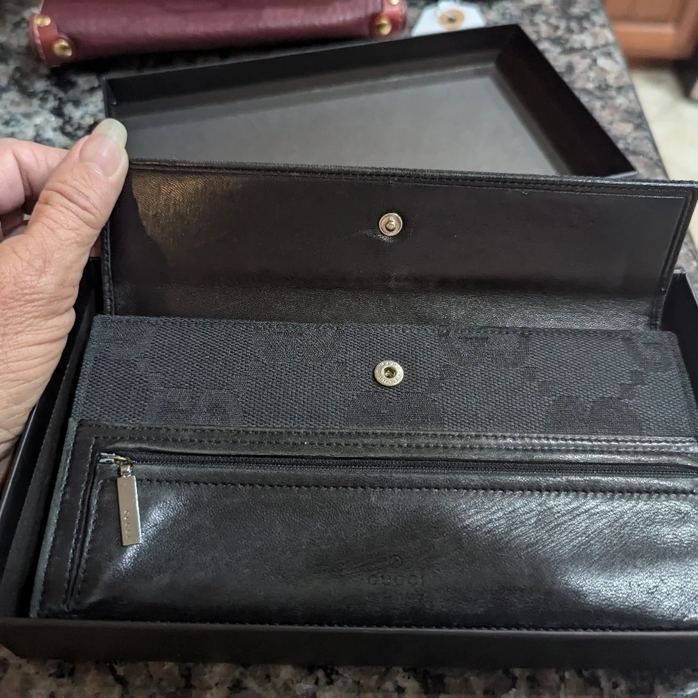 Gucci Black wallet with box
